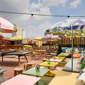2* Hotel Mama Shelter East